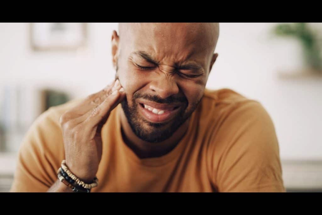 sudden tooth pain at night